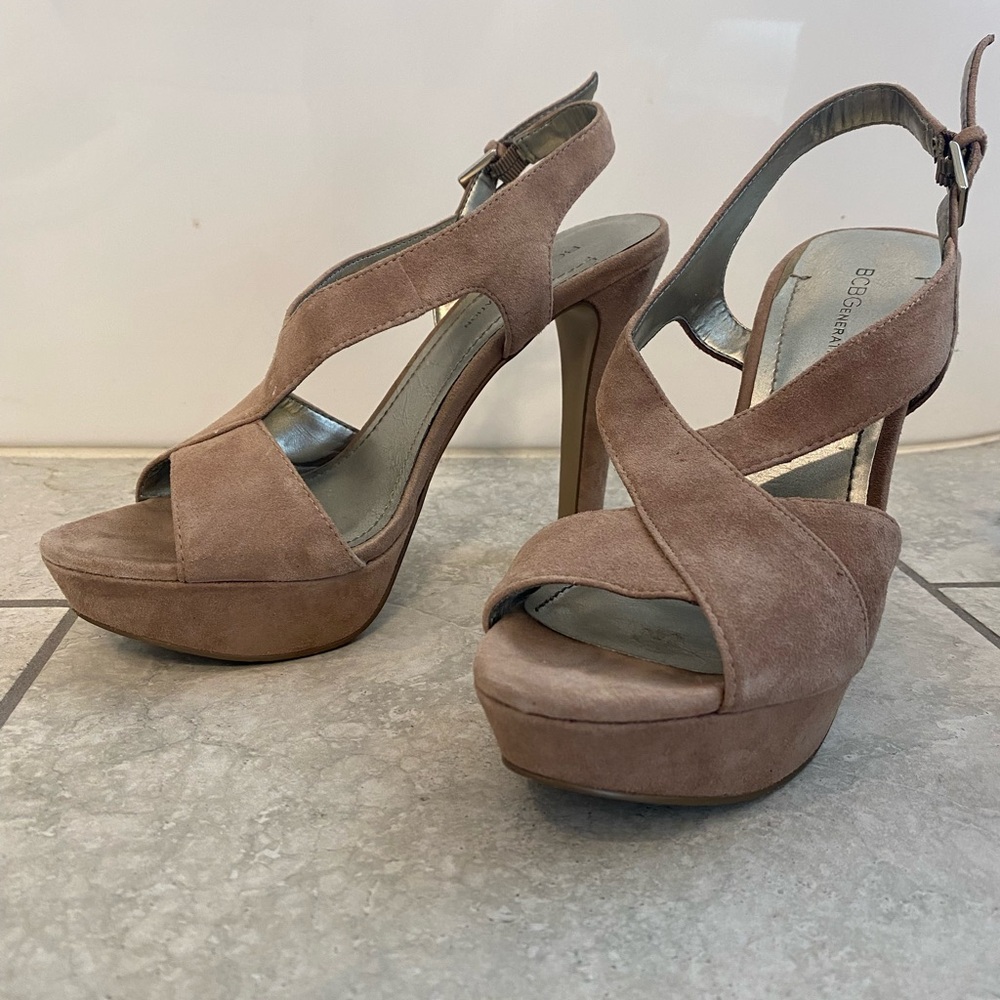 BCBG GENERATION TAN SUEDE HEELS